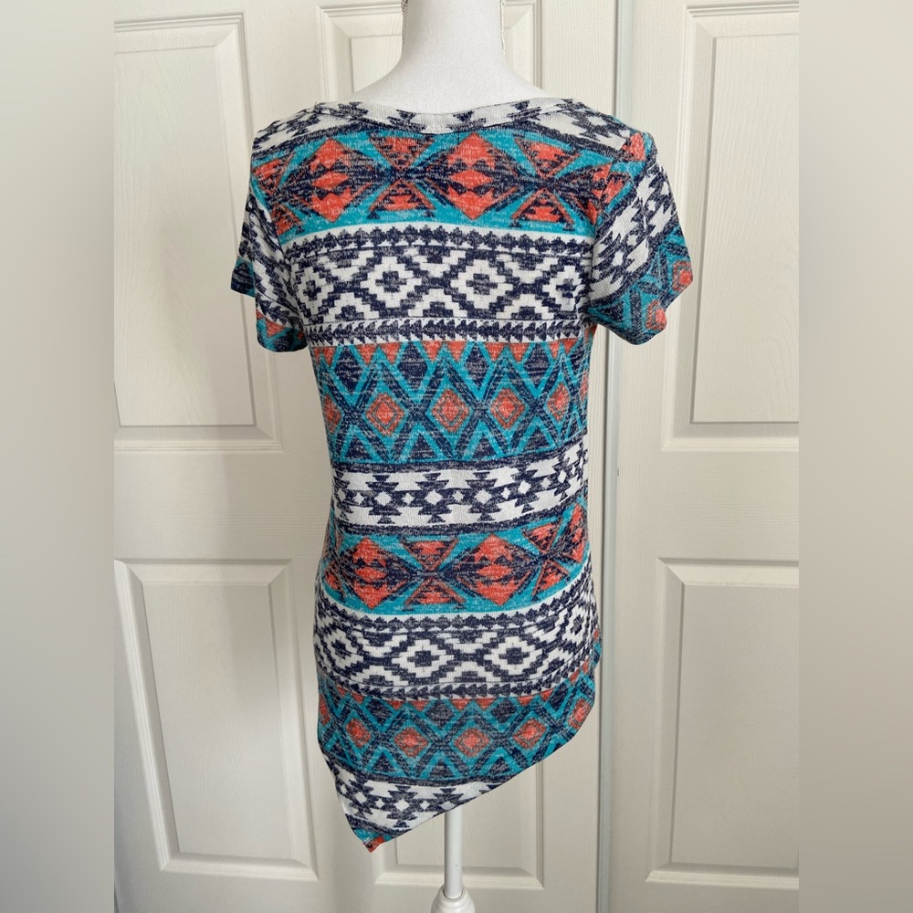 Aztec style top - Picture 2 of 3